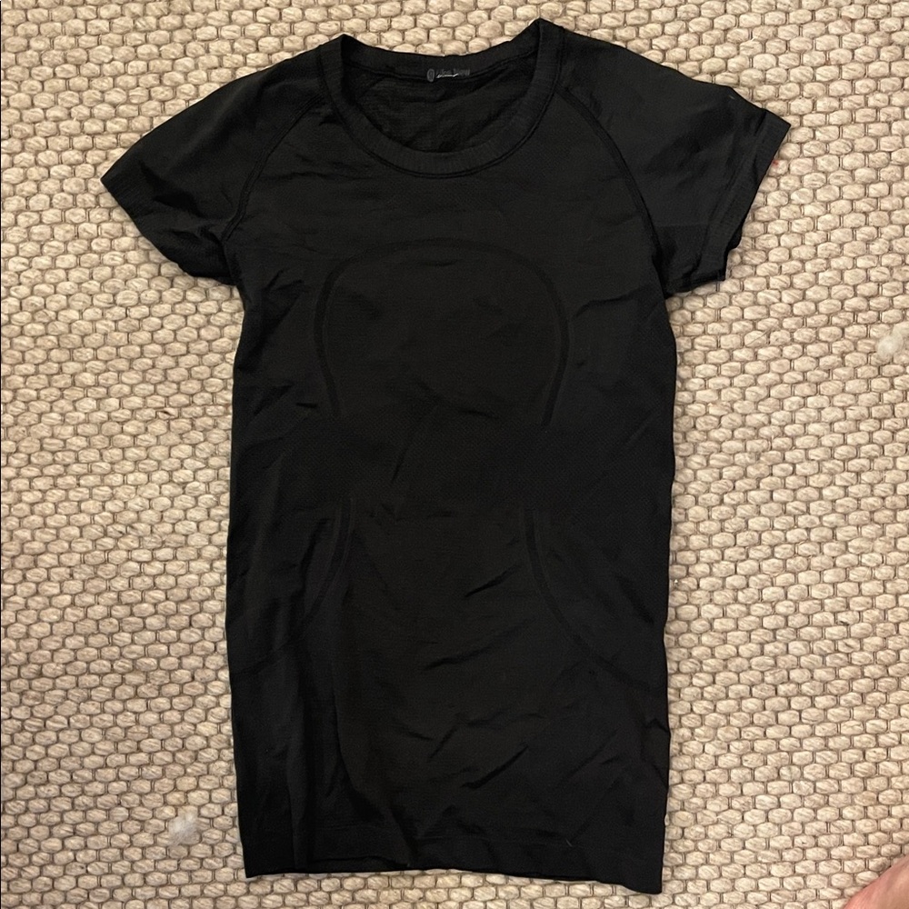 Lululemon swift short sleeve top black size 6